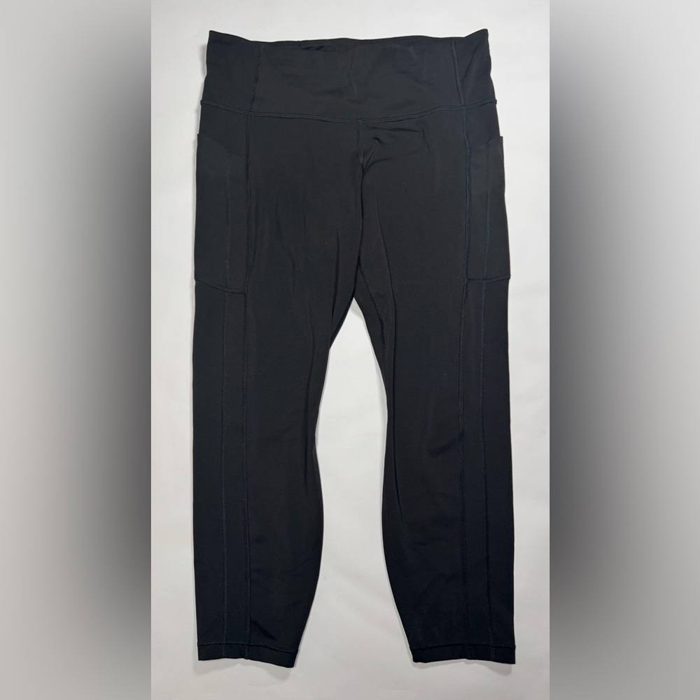 Athleta Ultimate Stash Tight 7/8 in Black Size Large